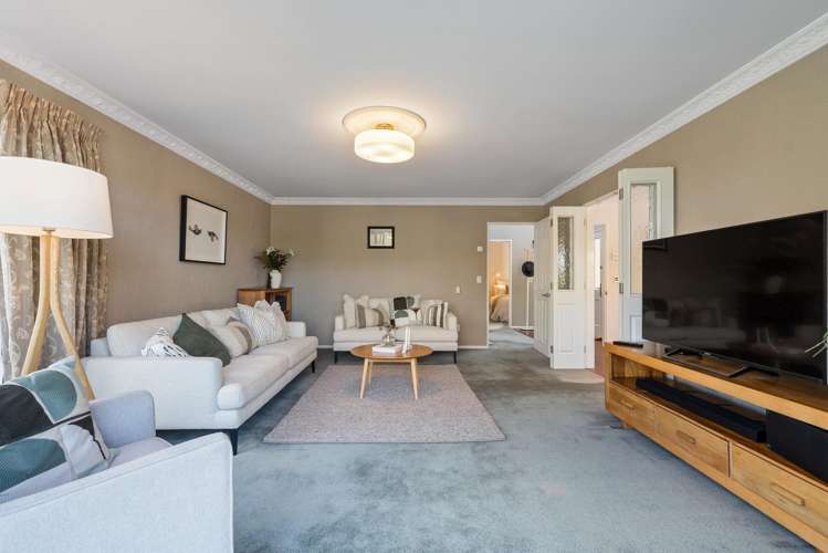 69 Thatcher Crescent Crofton Downs_11