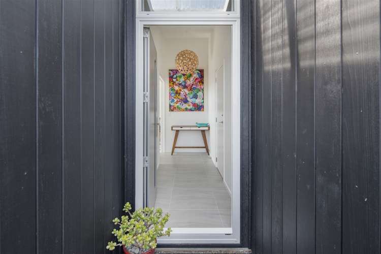 51 Red Beech Avenue Woodridge_18