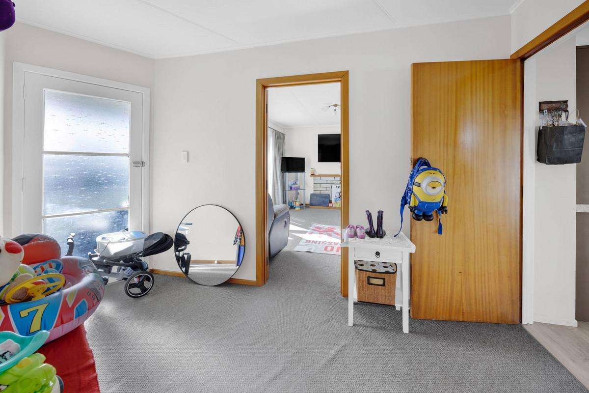 52A Dixon Avenue_3