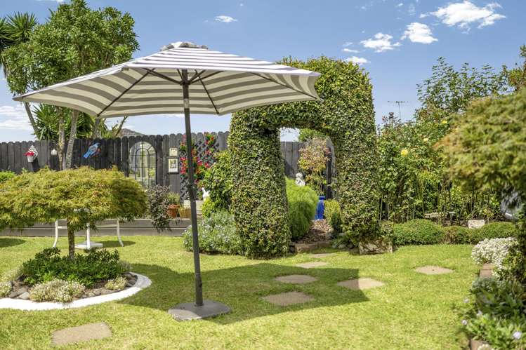 5 Borrowdace Avenue Botany Downs_18