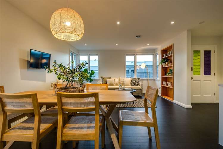 29 Main Road Redcliffs_31