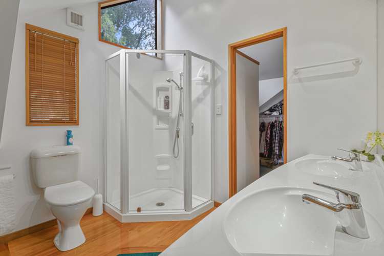 462 Marine Drive Charteris Bay_11