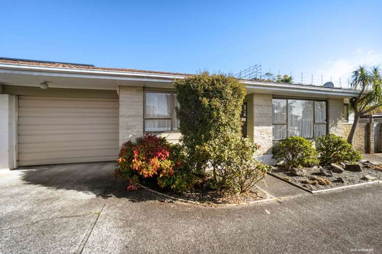 2/13 Northall Road_0