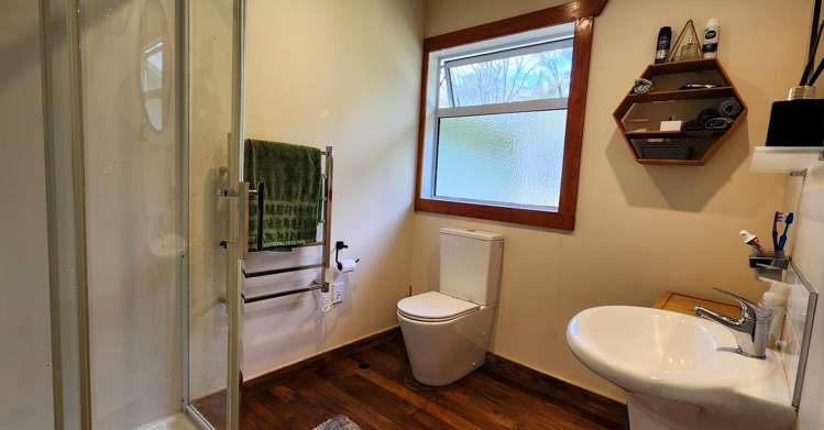 2041 Egmont Road Kaimiro_10