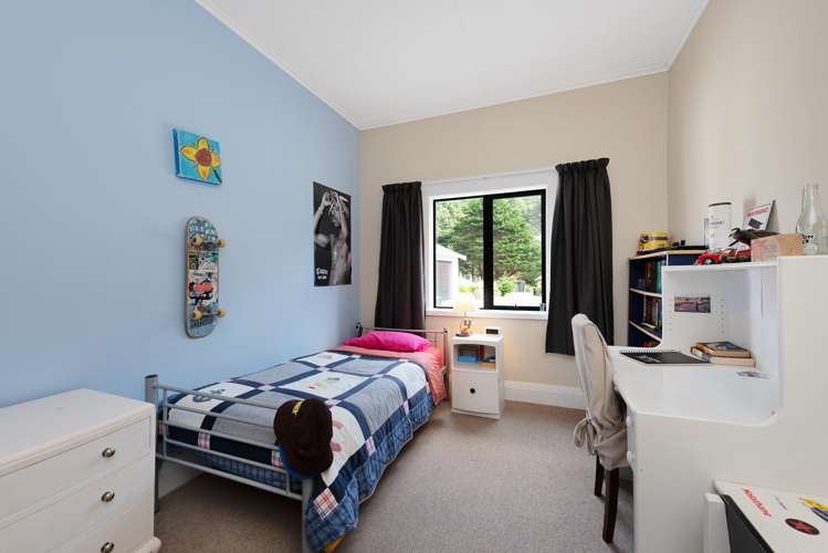 541 South Makara Road Makara_26