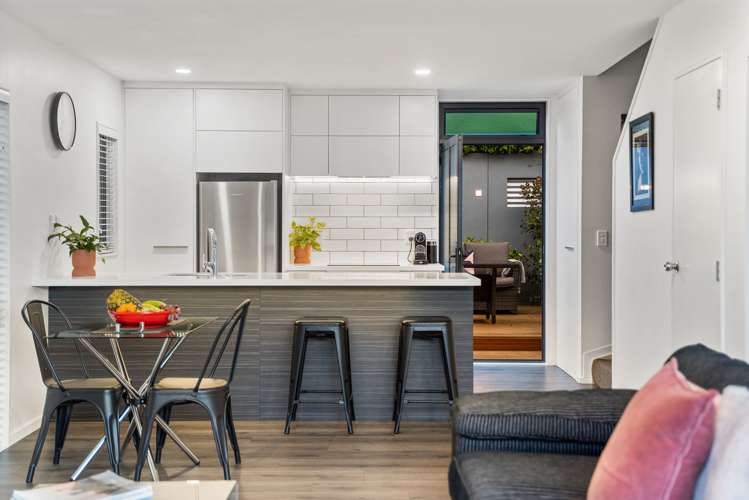 13/8 Soljak Place Mount Albert_5