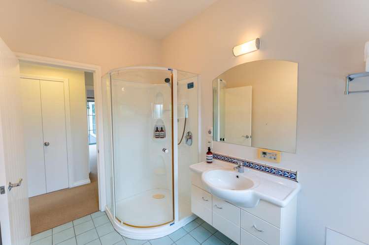 157 Pages Road Marchwiel_13