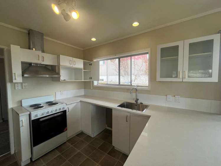 64 Royal Road Massey_5