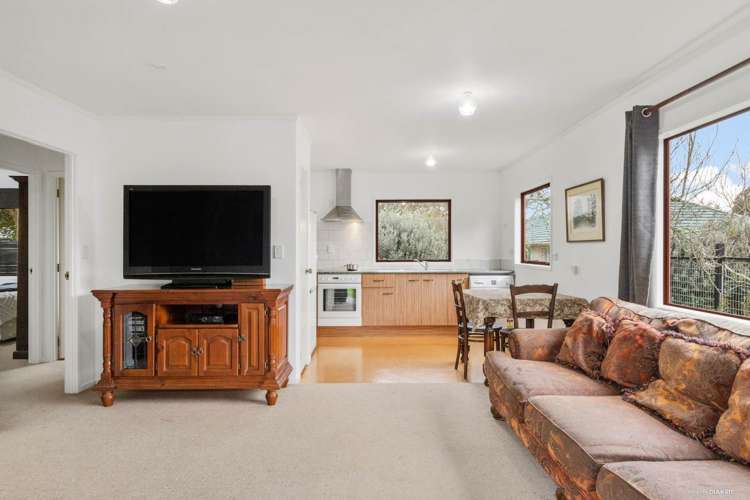 17 Clark Road Pahurehure_13