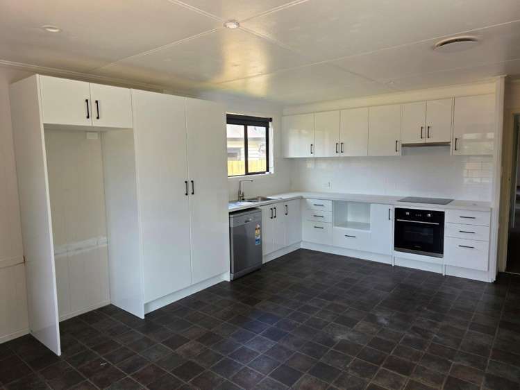 12 Lydiard Place 1053_11