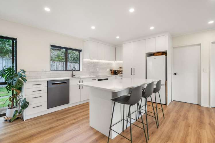 121 Heaphy Street 11385_2