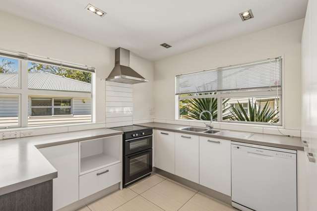 2/49 Lysander Crescent Beach Haven_2