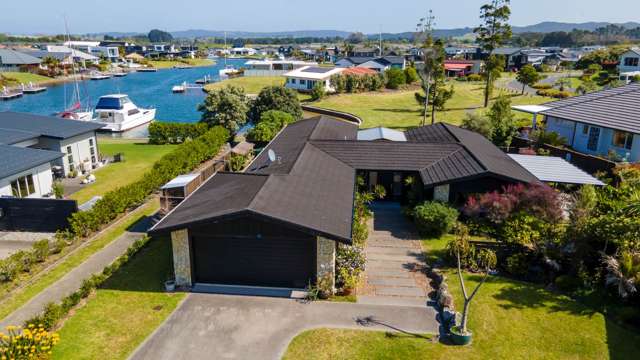 Private Retreat with Waterfront Views