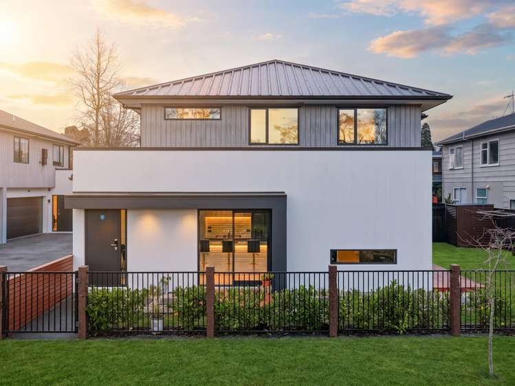 4/64 Banbury Crescent_0