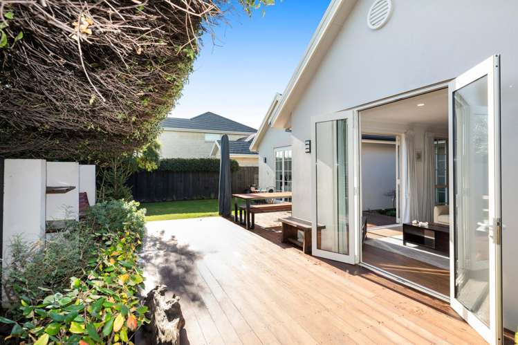 2 Applefield Court Northwood_17