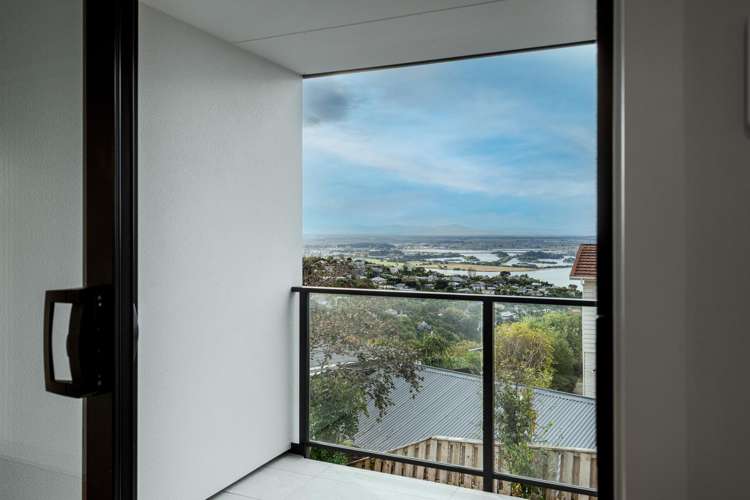 1/164 Soleares Avenue Mount Pleasant_13