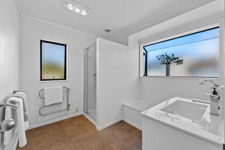 37 Gosford Drive Botany Downs_17