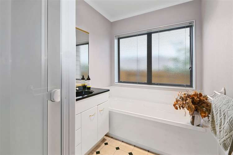 4 Mccahon Drive Pukehangi_18