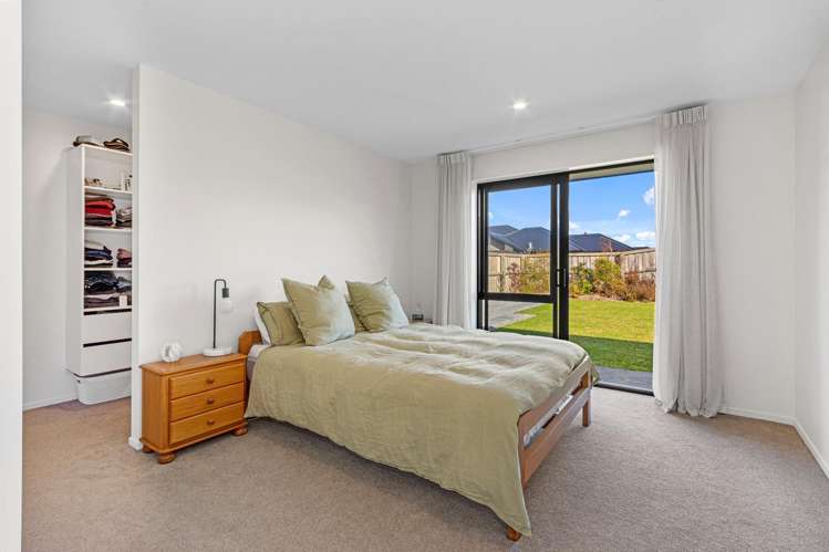 194 Faringdon Boulevard Rolleston_5