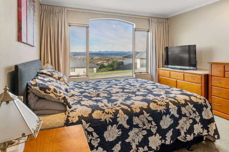 31 Olympus Way Richmond_15