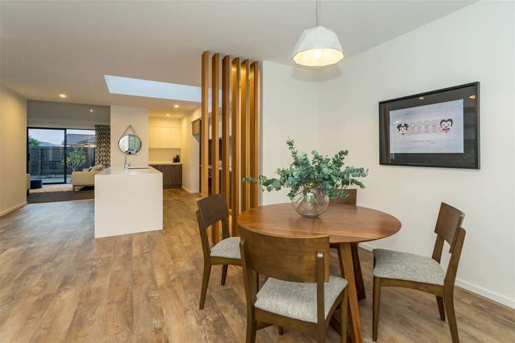 53 Vernon Drive Lincoln_1