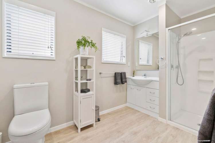 32 Orinda Close Botany Downs_12