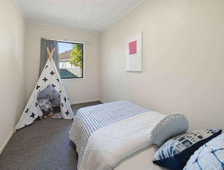 1100A Cunningham Crescent Mayfair_7