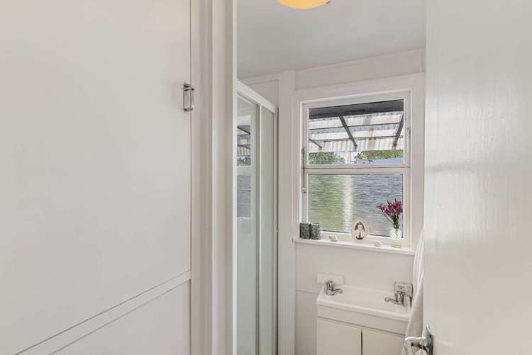 23 Holton Road Amberley_16