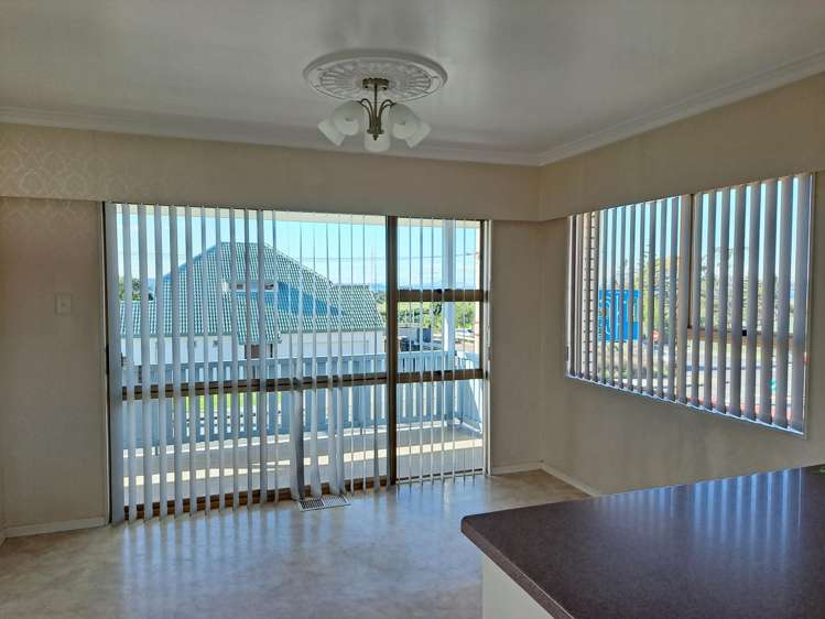 91 Royal View Road Te Atatu South_7