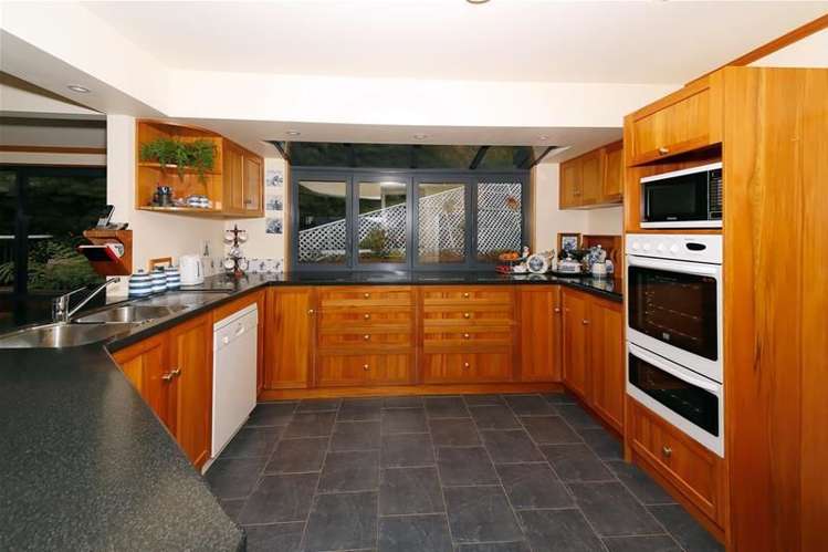 3264 Queen Charlotte Drive Picton_4