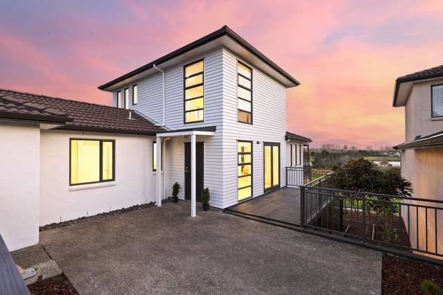 Luxury Harbour Ridge Retreat with Stunning Views