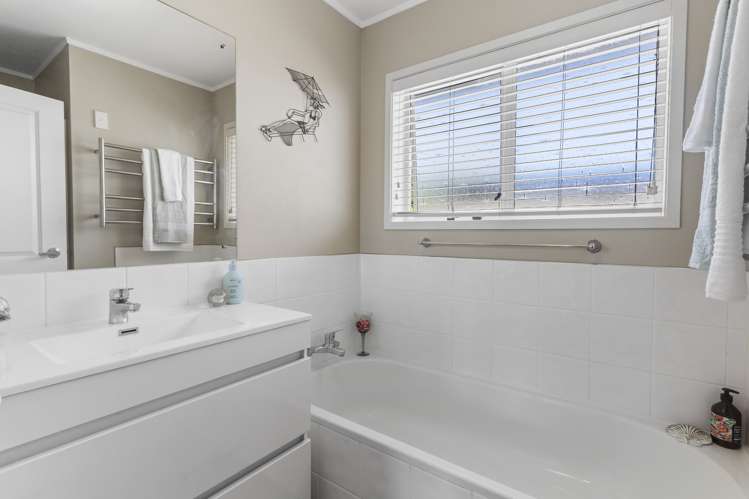 1/15 Vivian Wilson Drive Eastern Beach_10