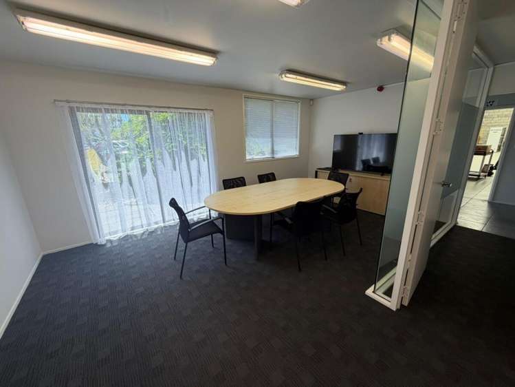 Unit B, 24 Tarndale Grove Albany_11