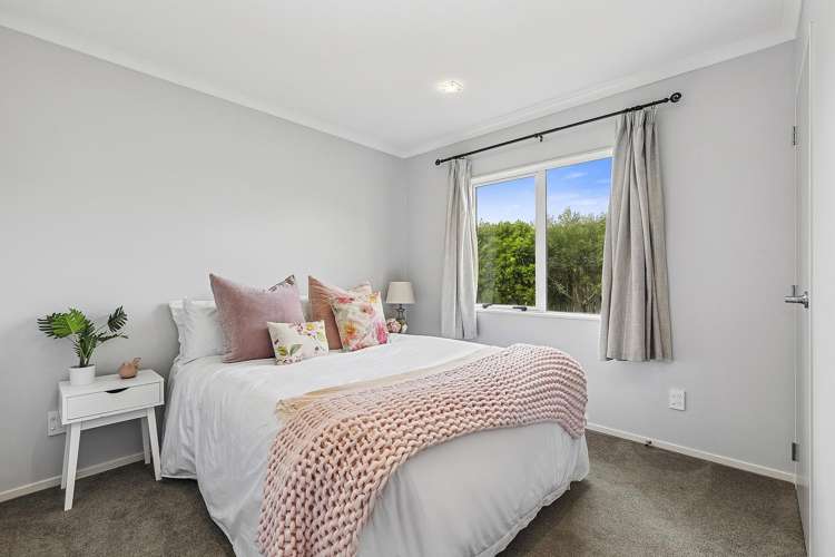 29 Paparoa Crescent Aotea_8