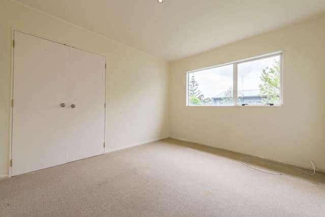 1/137 Awaroa Road Helensville_3