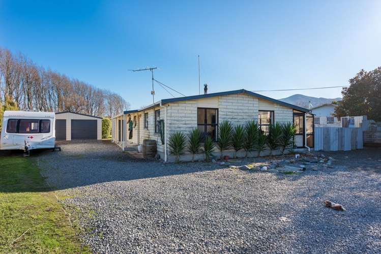 1896 State Highway 1 Tuamarina_0