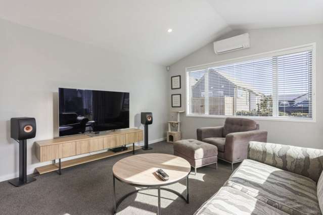318/30 Bob Robertson Drive Woodend_3