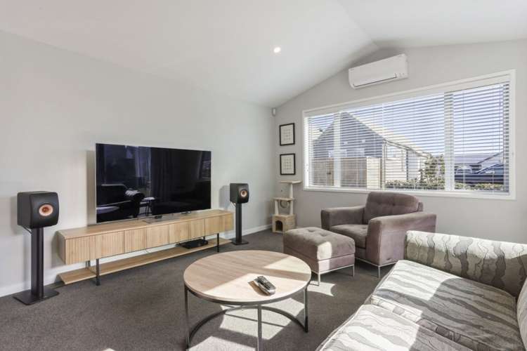 318/30 Bob Robertson Drive Woodend_3
