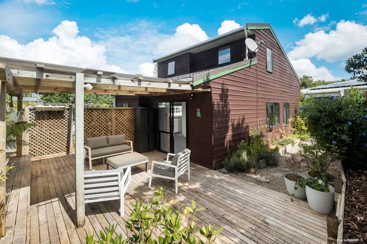 1 Greenvalley Rise Glenfield_12