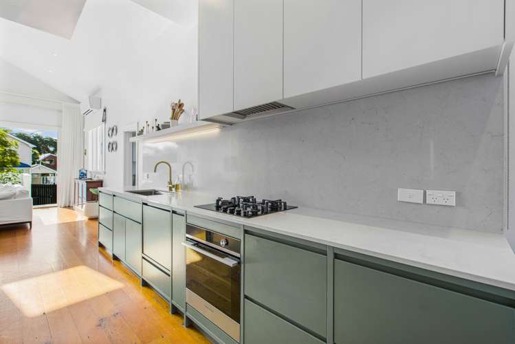 8 Beach Road Northcote Point_8