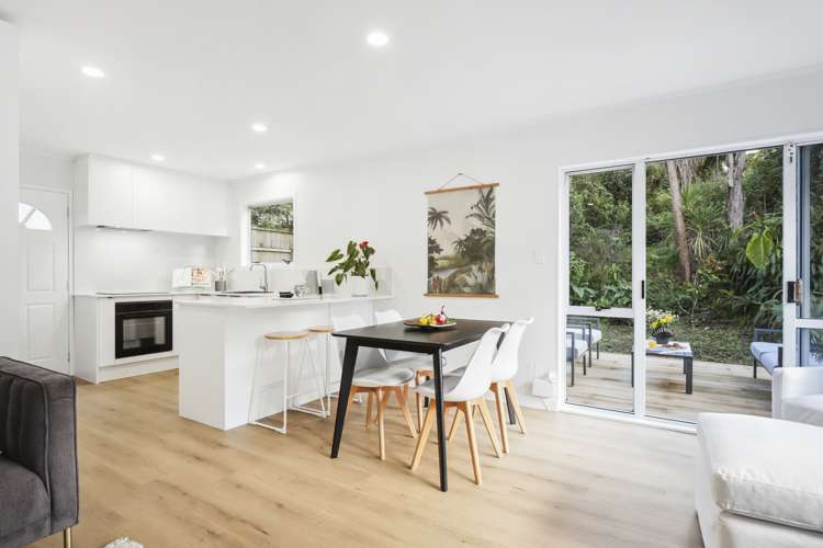 2/9a De Val Drive Titirangi_0