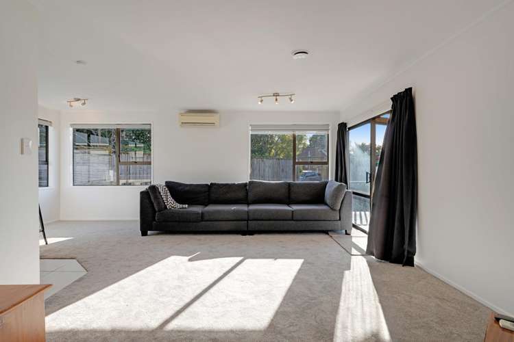 54 Mirrabooka Avenue Botany Downs_11