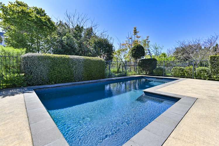 571 Lyndhurst Road Frimley_21