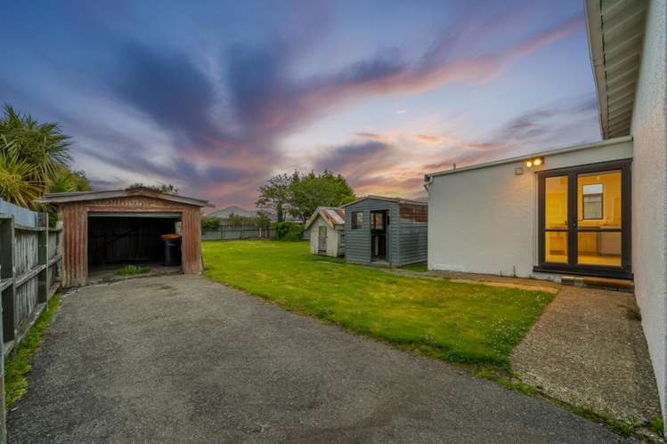 27 Lowe Street Avenal_19