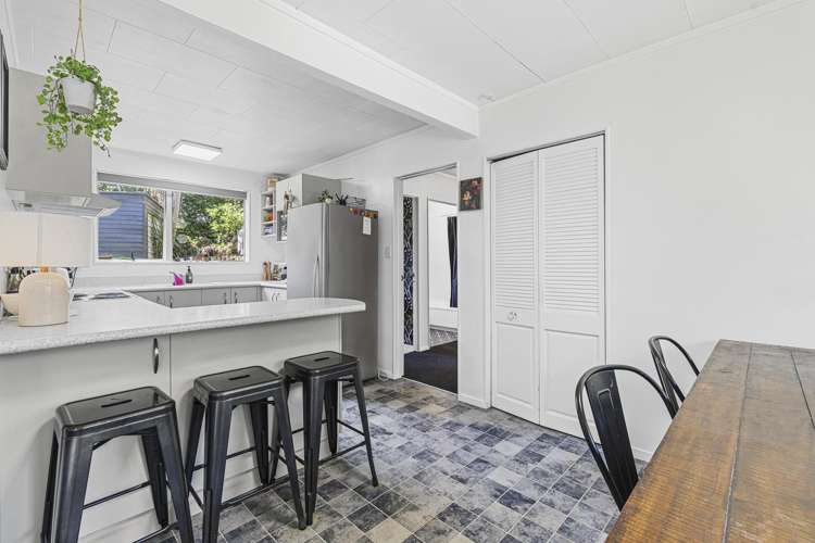 1138 South Road Oakura_13