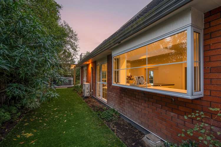 18 Travis Country Drive Burwood_32