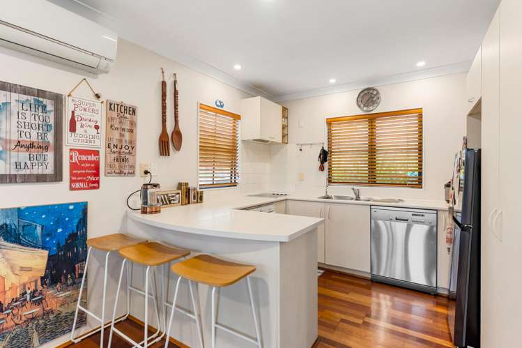 1/7 Ribbonwood Crescent Goodwood Heights_6
