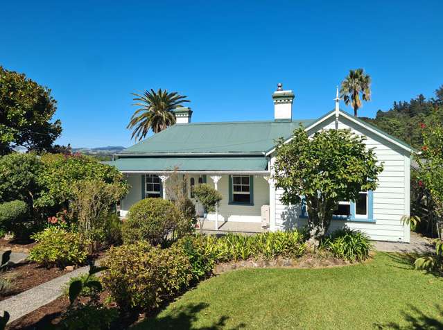 ‘FOUR OAKS’ VILLA