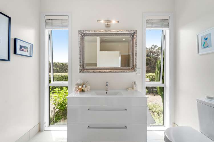 35 Hobbs Road Matakatia_25