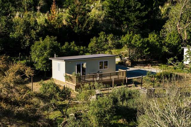 Cosy Cabin Retreat - furnished, bills included.